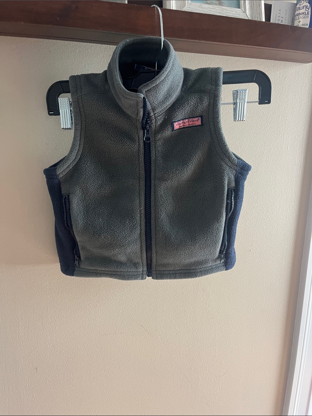 Vineyard Vines Gray and navy Fleece Vest